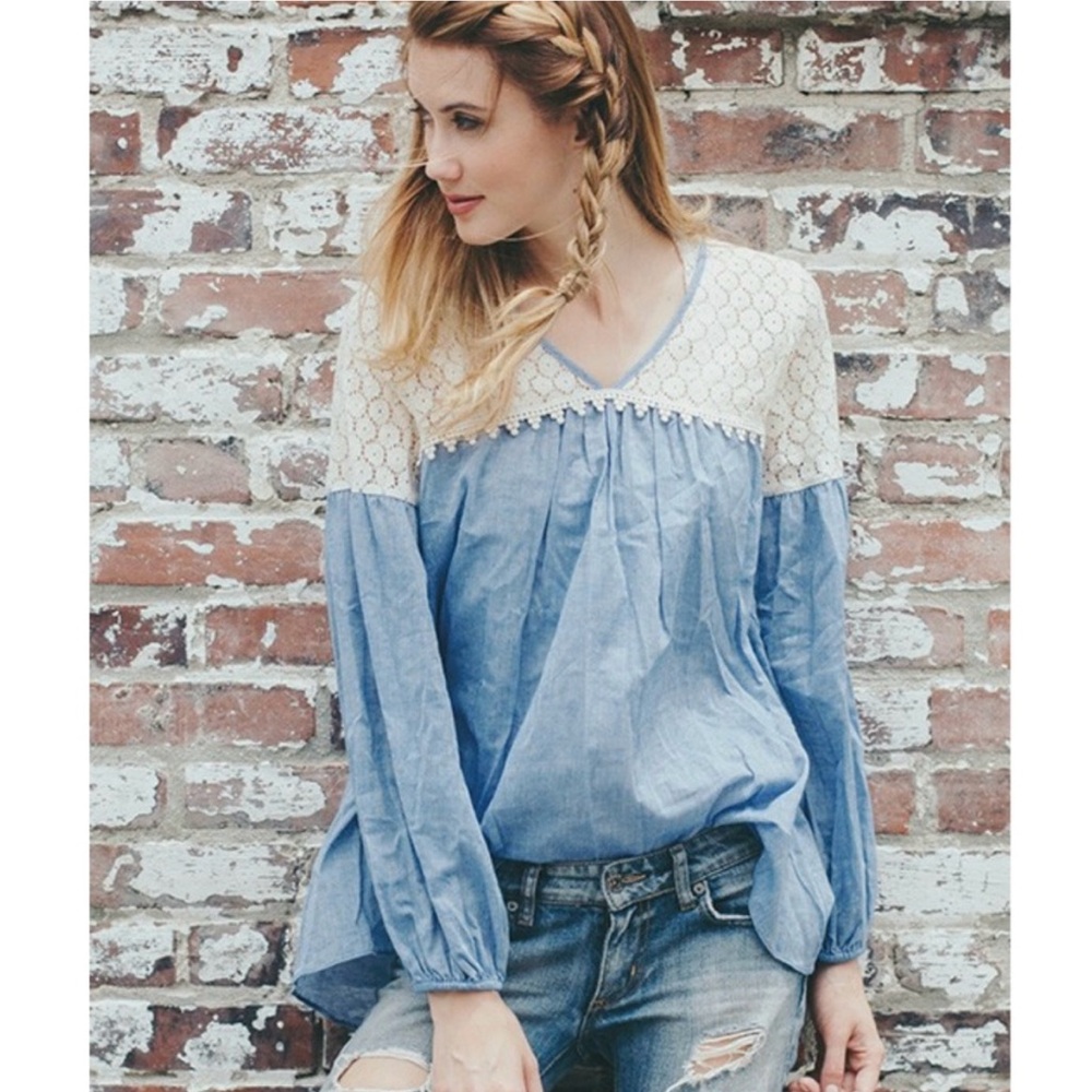 🌸NWT Women’s Handmade Chambray Lace Long Sleeve Top. Size: Large
